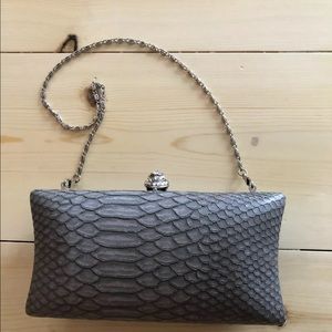 JNB hard case foux snake skin Clutch